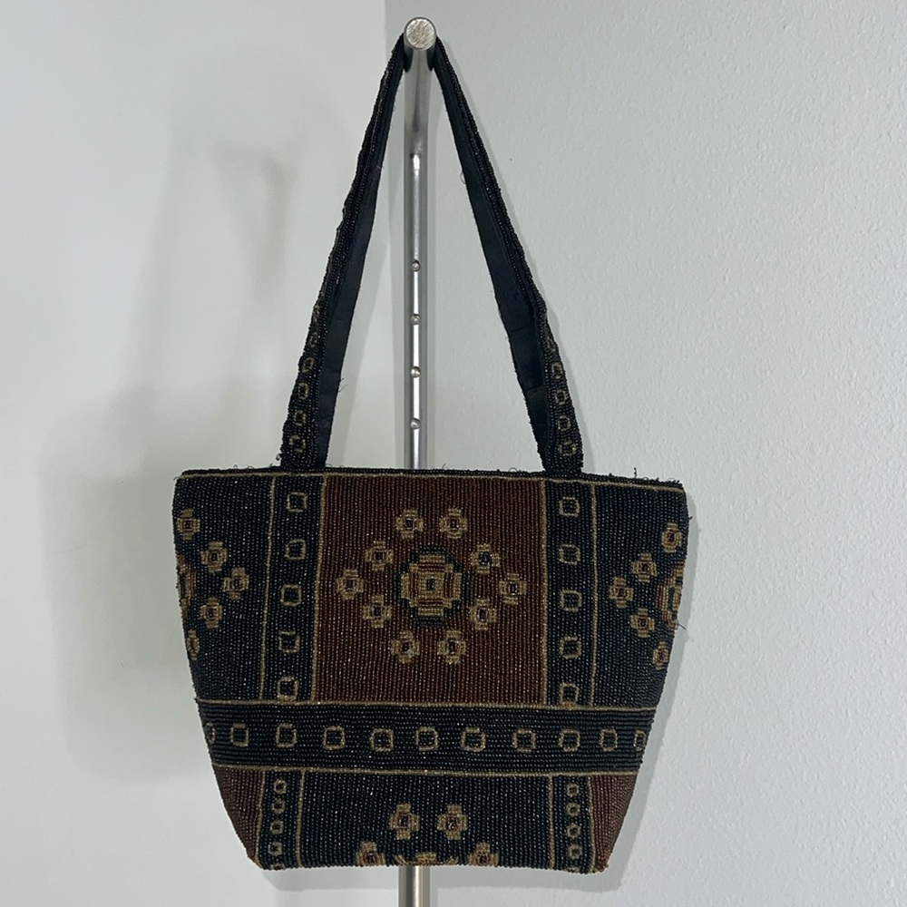 🔹 Ermo Beaded Handbag